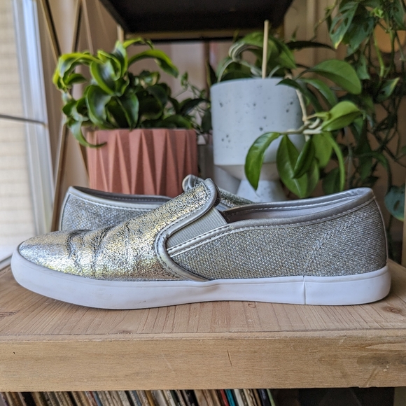 G by Guess Malden Silver Slip-ons - Size 10 - Picture 2 of 10